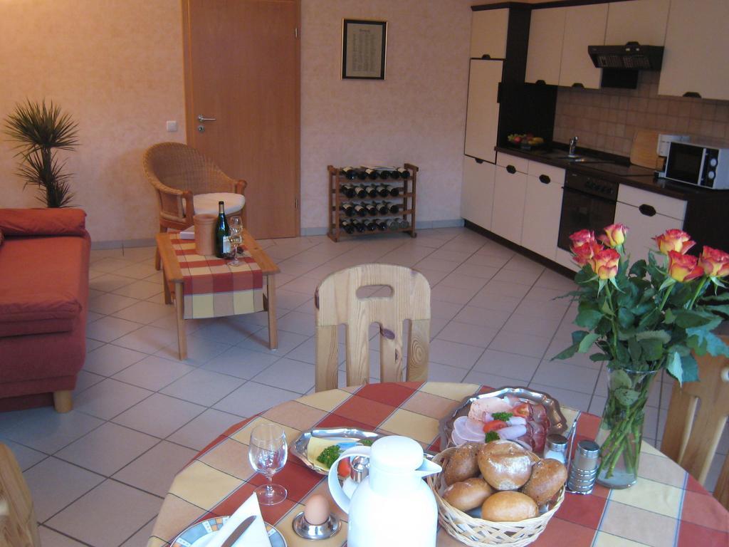 Sch Ne Wohnung In Der Moselregion Kinheim Exteriör bild